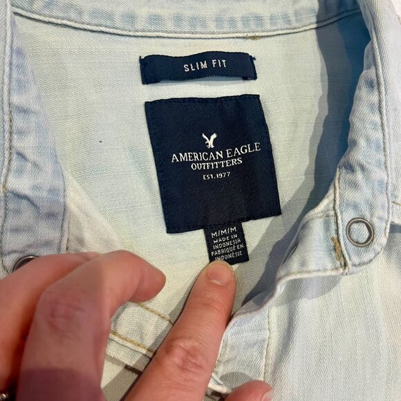 American Eagle, Slim-Fit Button-Down Denim Shirt, Size M - Picture 10 of 13
